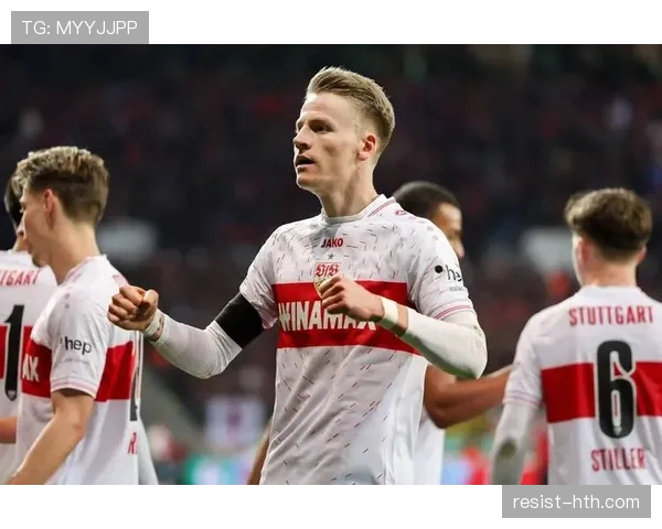 莱万多夫斯基荣膺德甲赛季最佳球员,状态火热持续引关注 莱万多夫斯基荣膺德甲赛季最佳球员,状态火热持续引关注